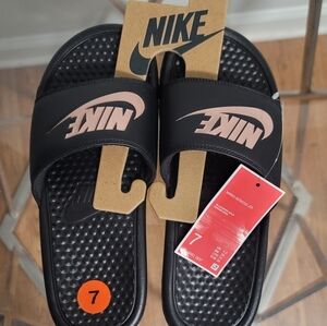 NWT Nike woman slides size 7